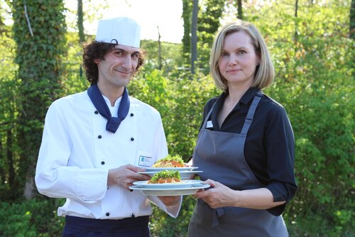 Justus Glüge, ehemaliger Teilnehmer und Mandy Schlichtkrull, Ausbilder Gastronomie